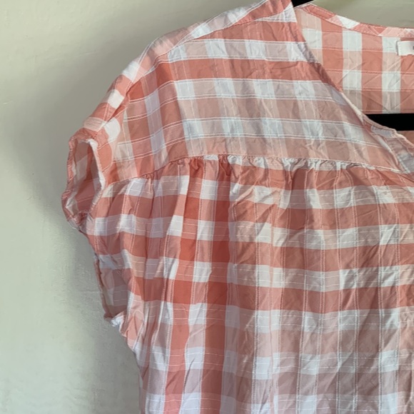 Maurices Pink/White Checkered Plaid Cap Sleeve Button up top size M - Picture 3 of 8